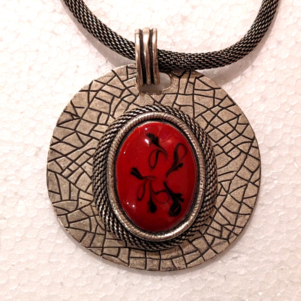 🌞Necklace with large silver-tone & amber-colored pendant